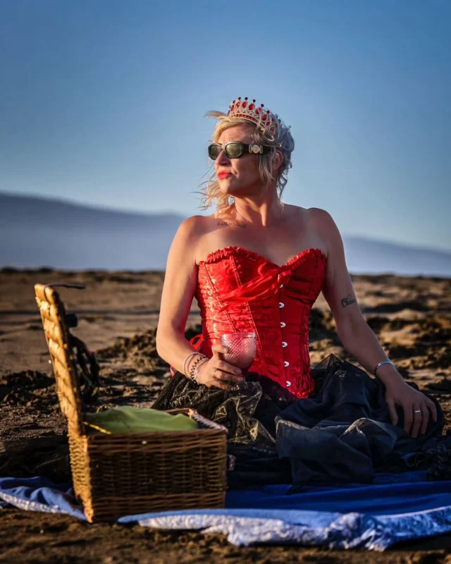 There she goes, our Queen Elizabeth in a luxury-Versace-picnic state of mind. She is enjoying nibbles from her hamper today after the battle was won yet again at San Miguel Castle last night. Don't worry - her Count and knights are watching over in the background ⚔️

Ahí va, nuestra Reina Isabel con la mentalidad de un picnic de lujo al estilo Versace. Hoy disfruta de un refrigerio de su cesta tras la victoria de la batalla en el Castillo de San Miguel anoche. No se preocupen, su Conde y sus caballeros la observan desde el fondo ⚔️

@photoeire 

#versaceversaceversaceversace 
#versacesunglasses 
#medievallife 
#picniconthebeach 
#elmedanotenerife 
#redcorset 
#queen
#ilovetenerife